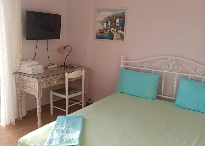 Plagia\'S Sunset Apartments